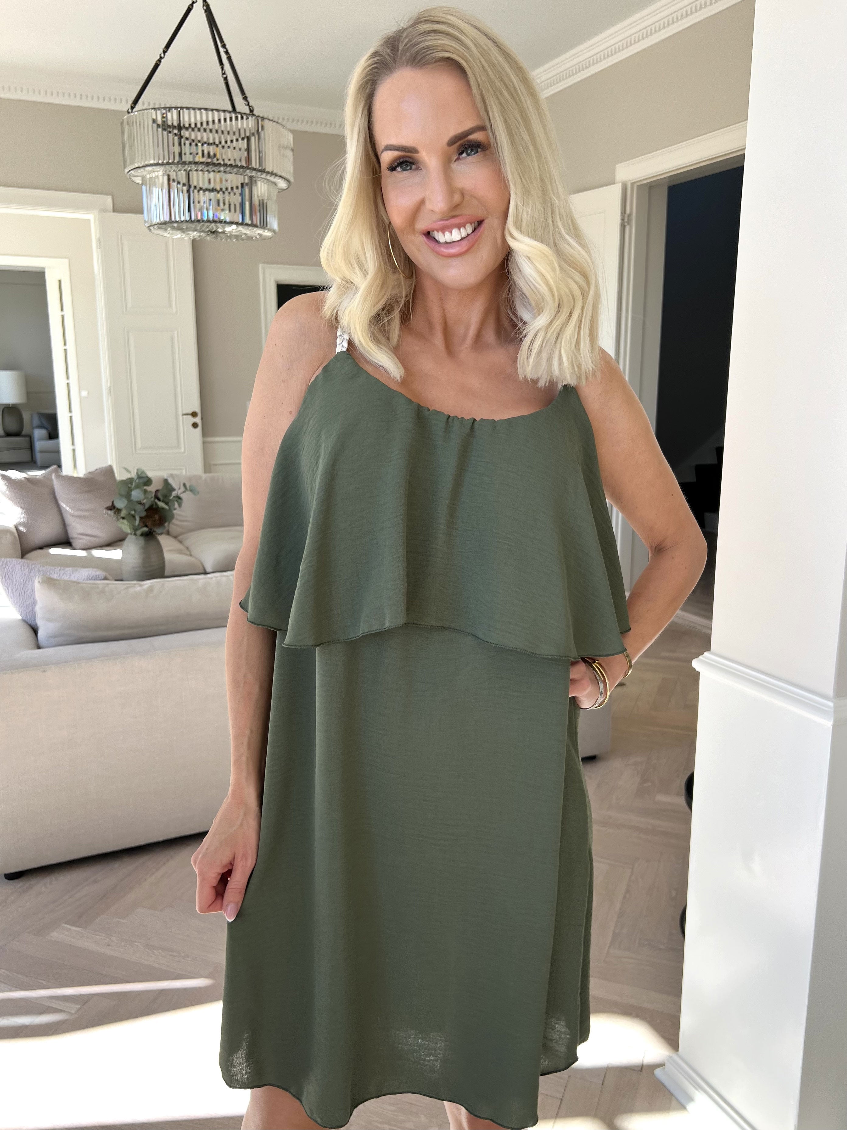 Women Dress | Sleeveless Construction Design