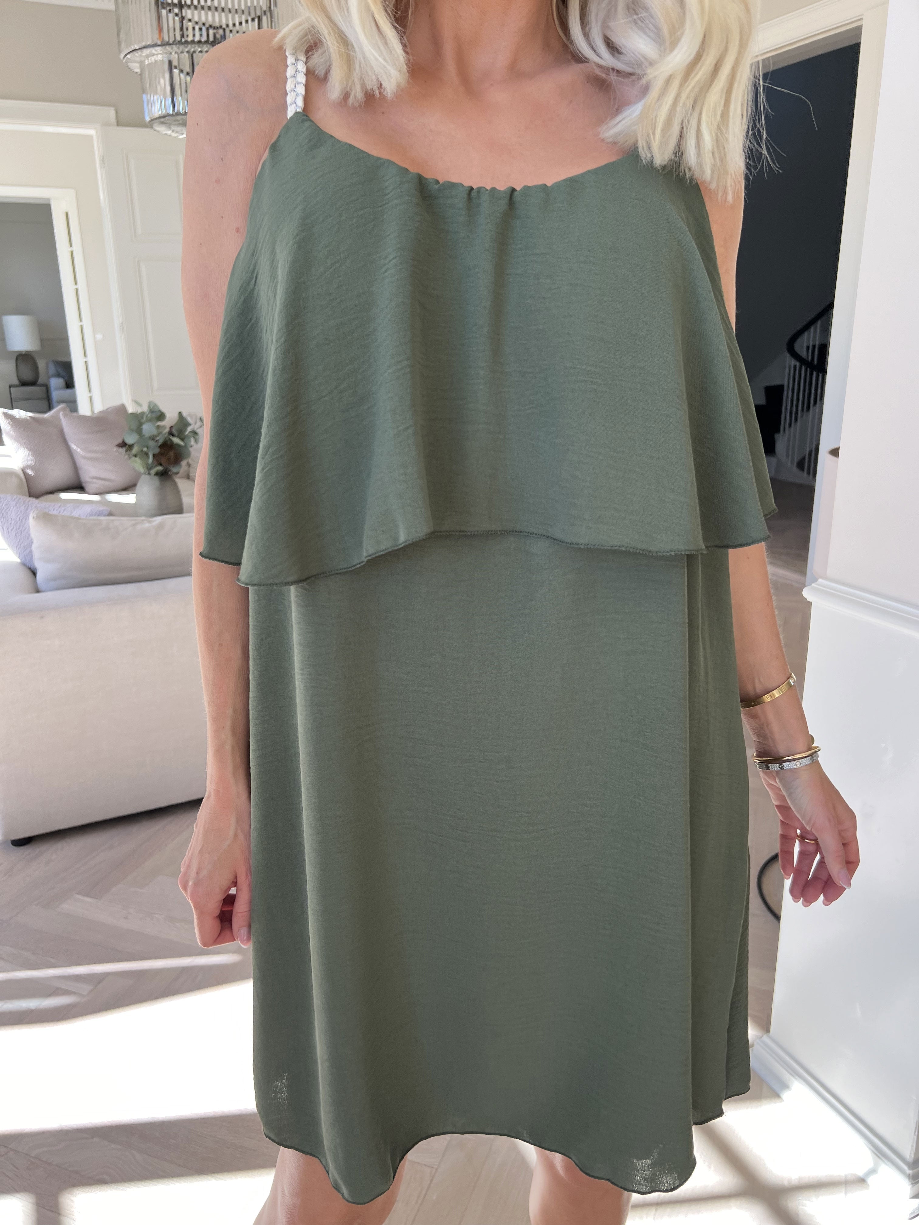 Women Dress | Sleeveless Construction Design