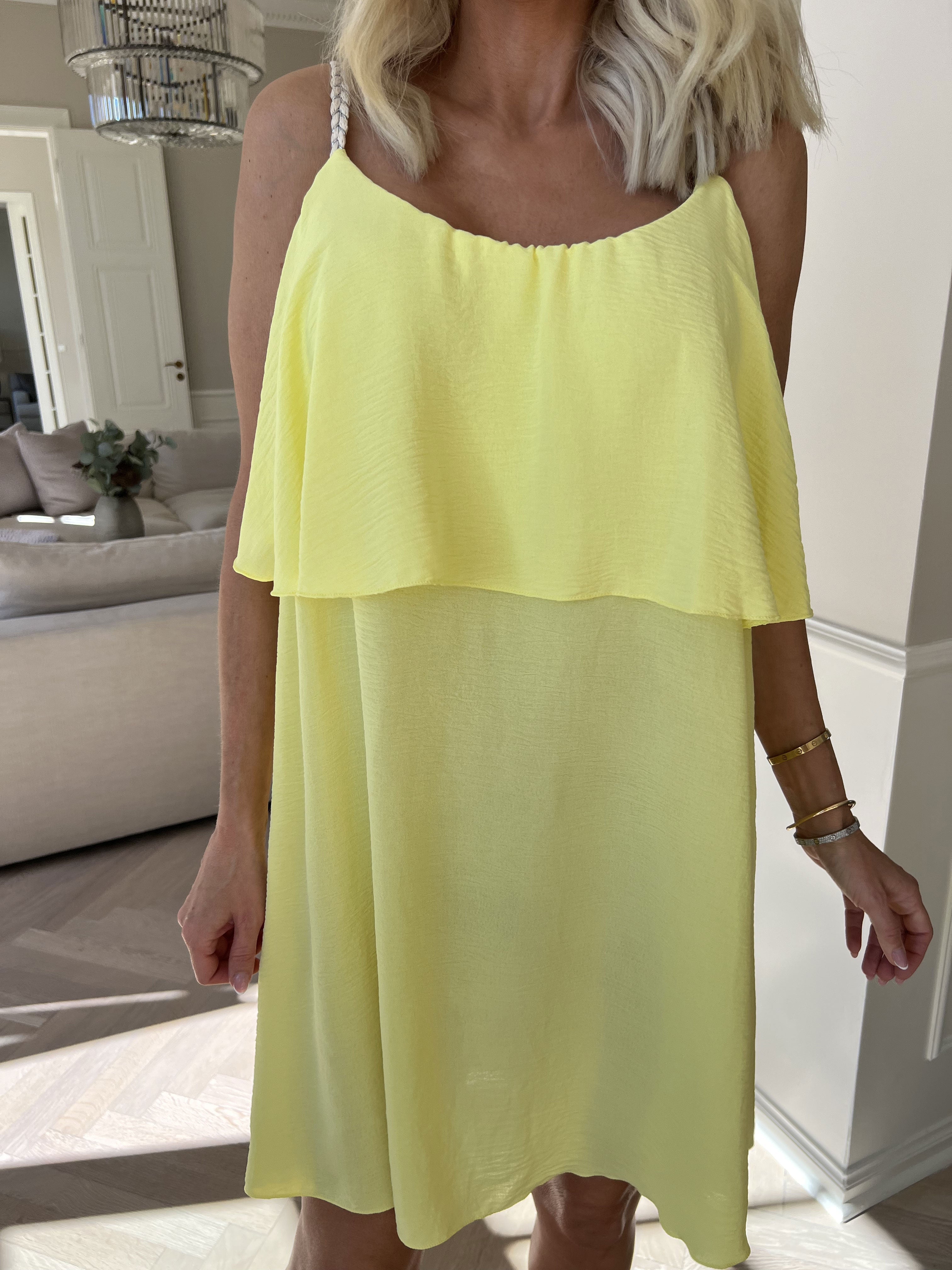 Women Dress | Sleeveless Construction Design